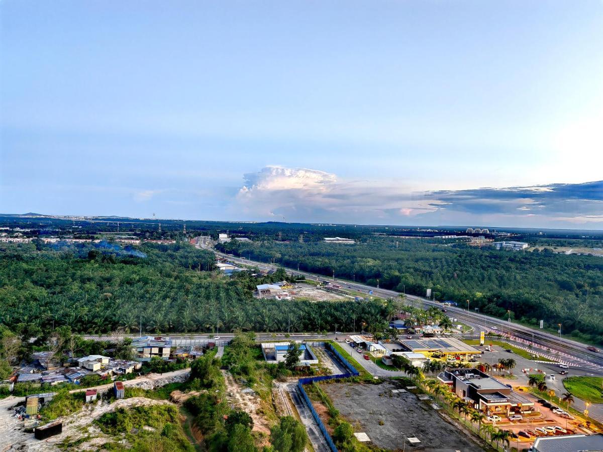 Alanis Residence 7 Pax @ Sepang Klia Kota Warisan Экстерьер фото